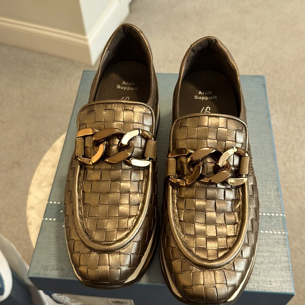 NWT SoftWaves Alanis Sneaker